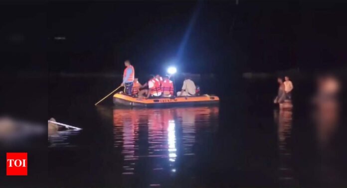 MP: Tractor-trolley overturns in pond during Durga idol immersion; 11 drown | India News - The Times of India