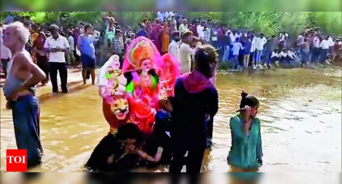 UP: 3 dead, 5 missing after 9 swept away in Agra; SDRF teams deployed | India News - The Times of India